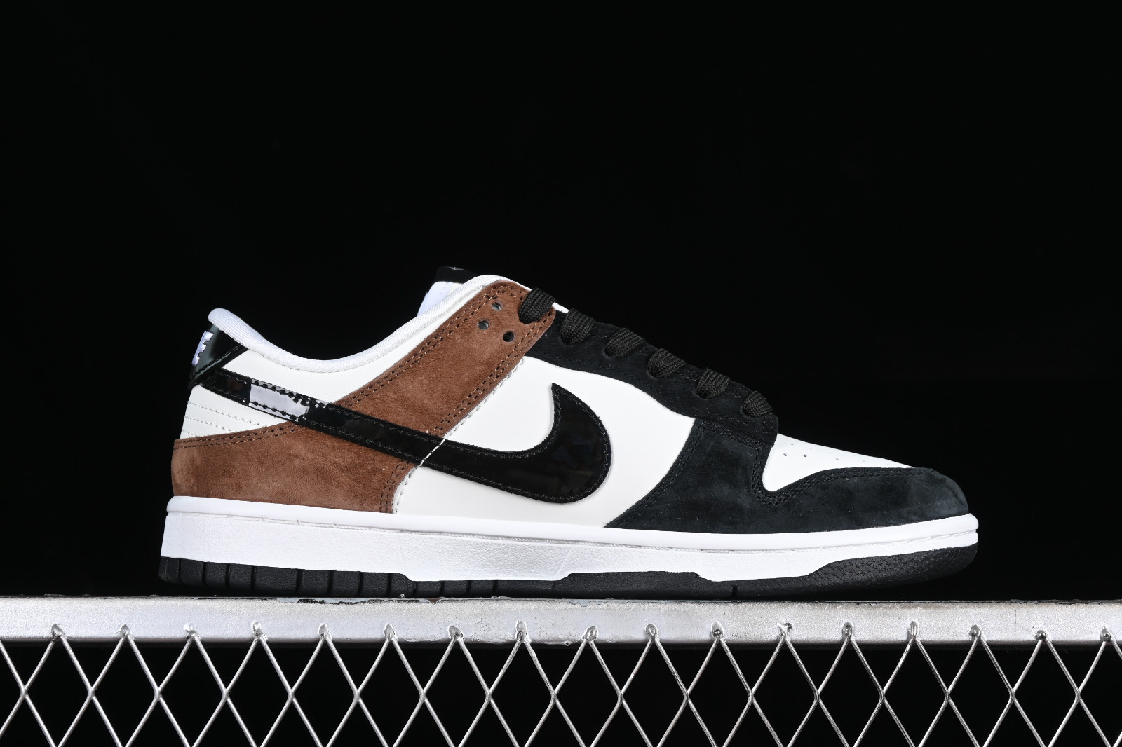 Nike SB Dunk Low Brown White Black FC1688-125 42125