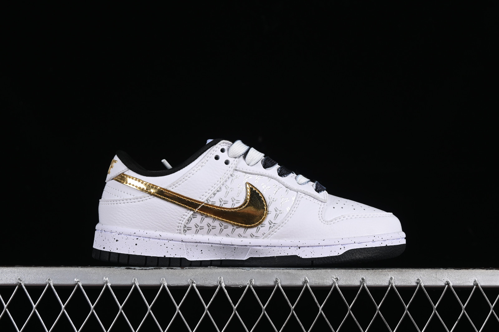 Nike SB Dunk Low White Black Gold FC1688-193 636